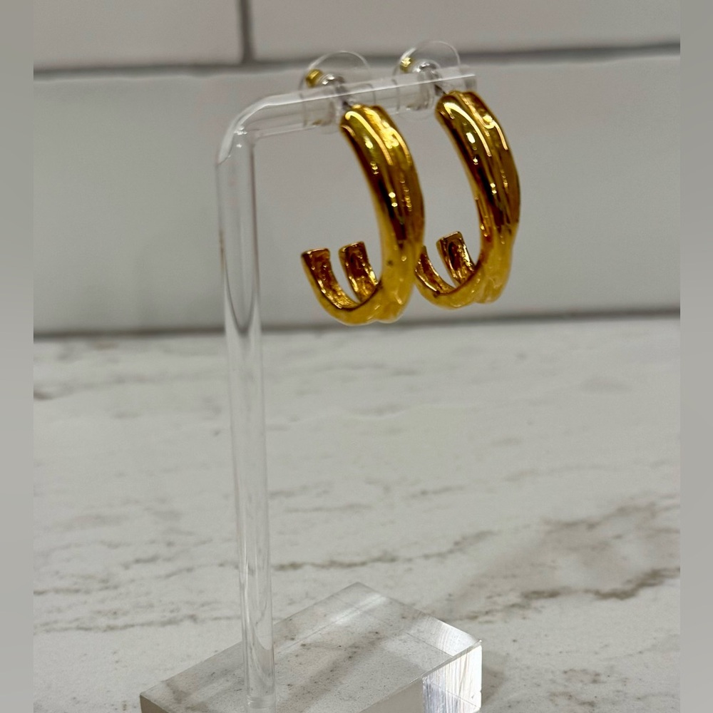 ✨ NAPIER Gold-Tone Hoop Earrings ✨